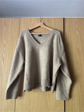 Dynamite Relaxed V-Neck Sweater in Taupe
